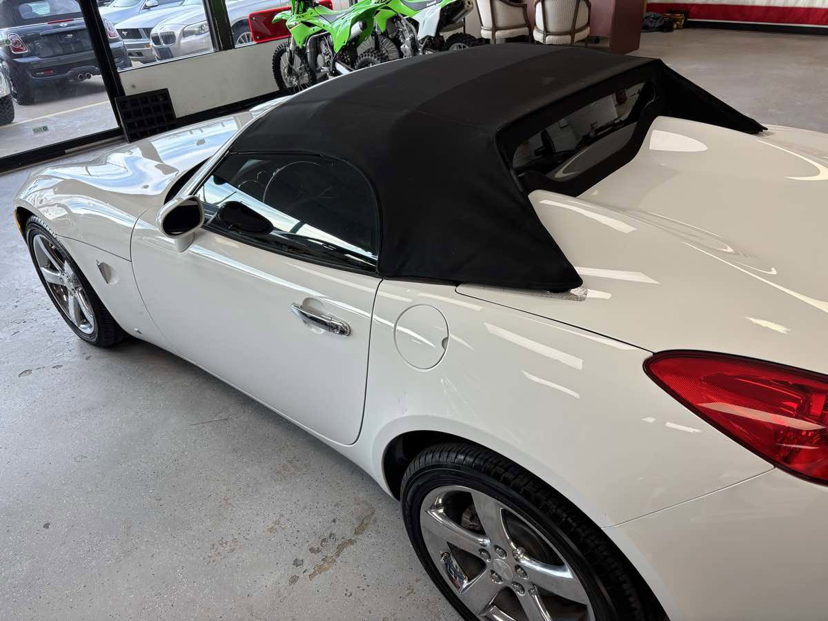 Used 2009 Pontiac Solstice GXP w/ Premium Package image 12