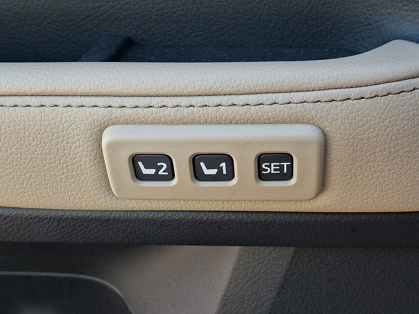 Used 2021 Toyota 4Runner Limited AWD/4WD image 28