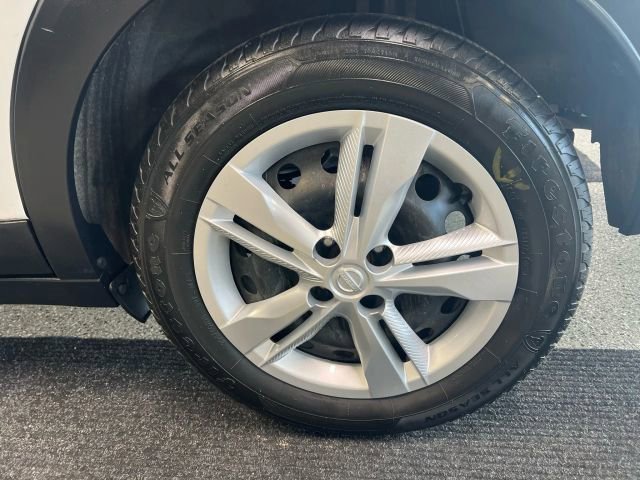 Used 2022 Nissan Kicks S image 14