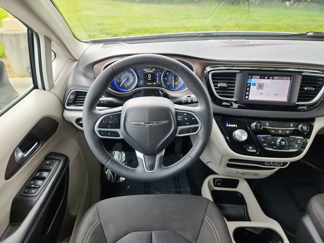 Used 2022 Chrysler Voyager LX FWD image 22