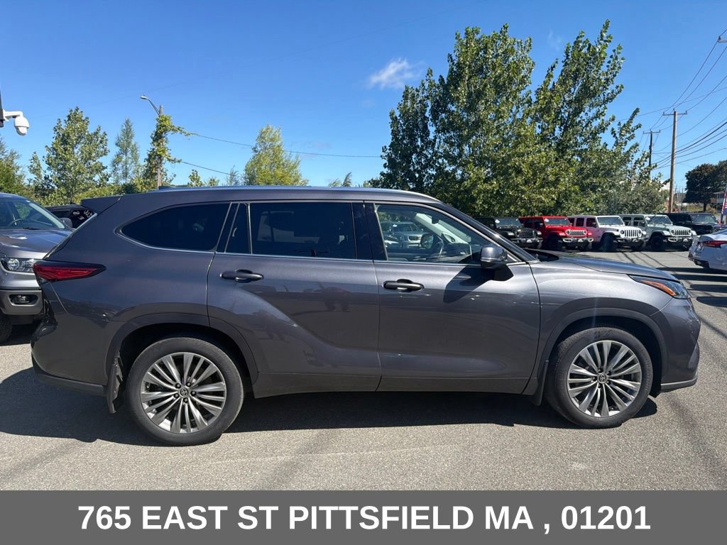 Used 2021 Toyota Highlander Platinum AWD/4WD image 8
