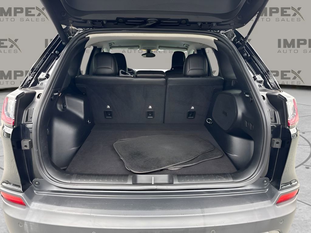 Used 2019 Jeep Cherokee Limited FWD image 28