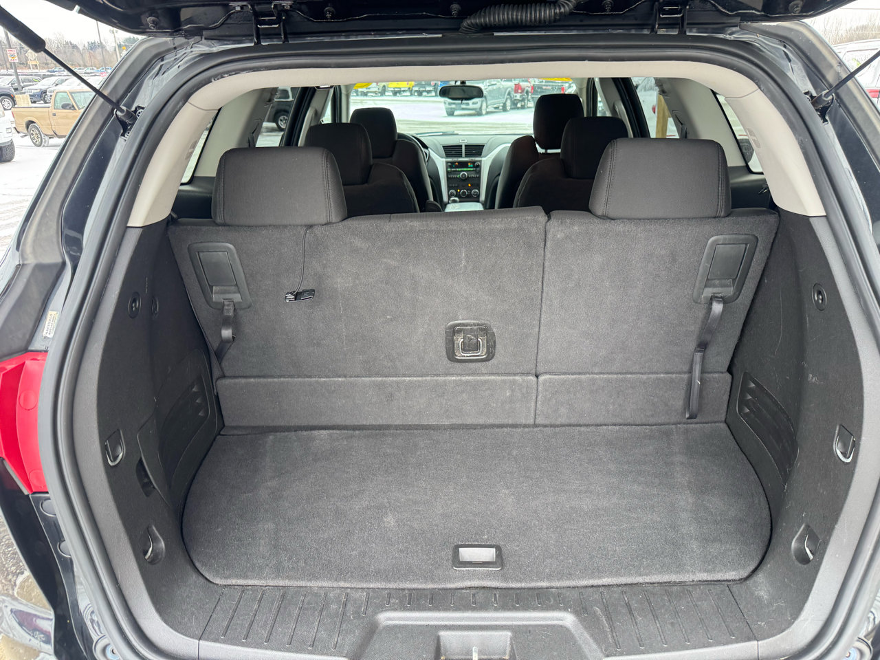 Used 2010 Chevrolet Traverse LT image 9