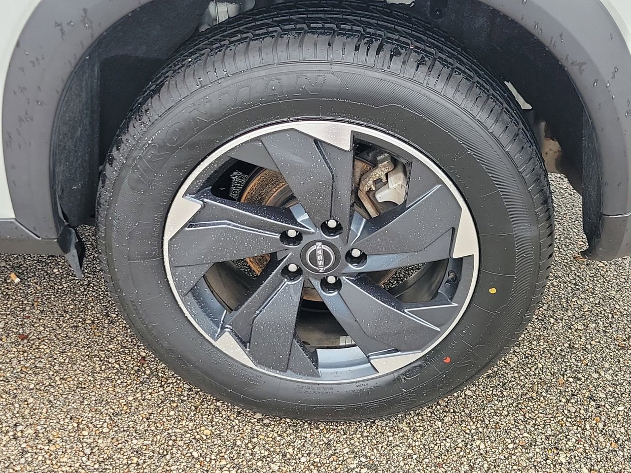 Used 2025 Nissan Rogue SV image 5