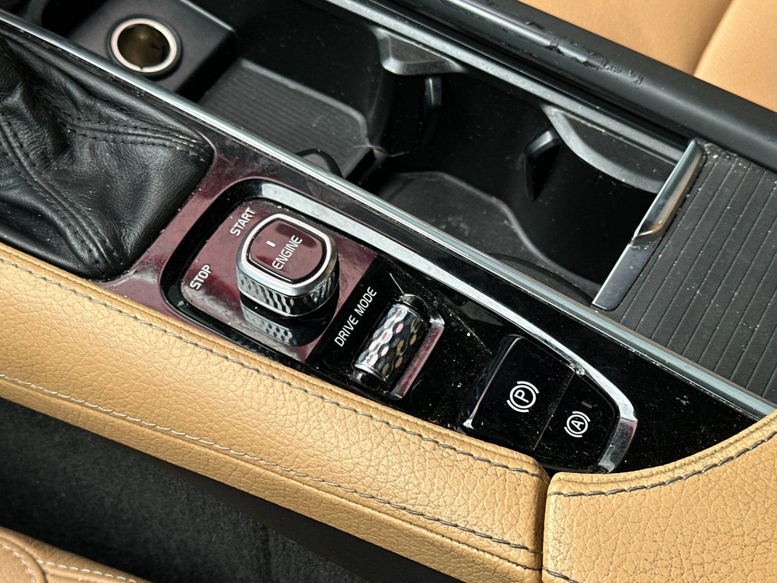 Used 2017 Volvo S90 T6 Momentum w/ Vision Package image 21