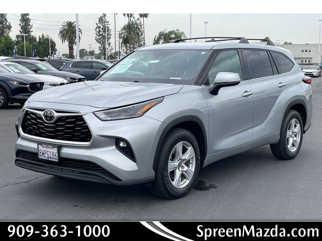 Used 2021 Toyota Highlander LE FWD image 1