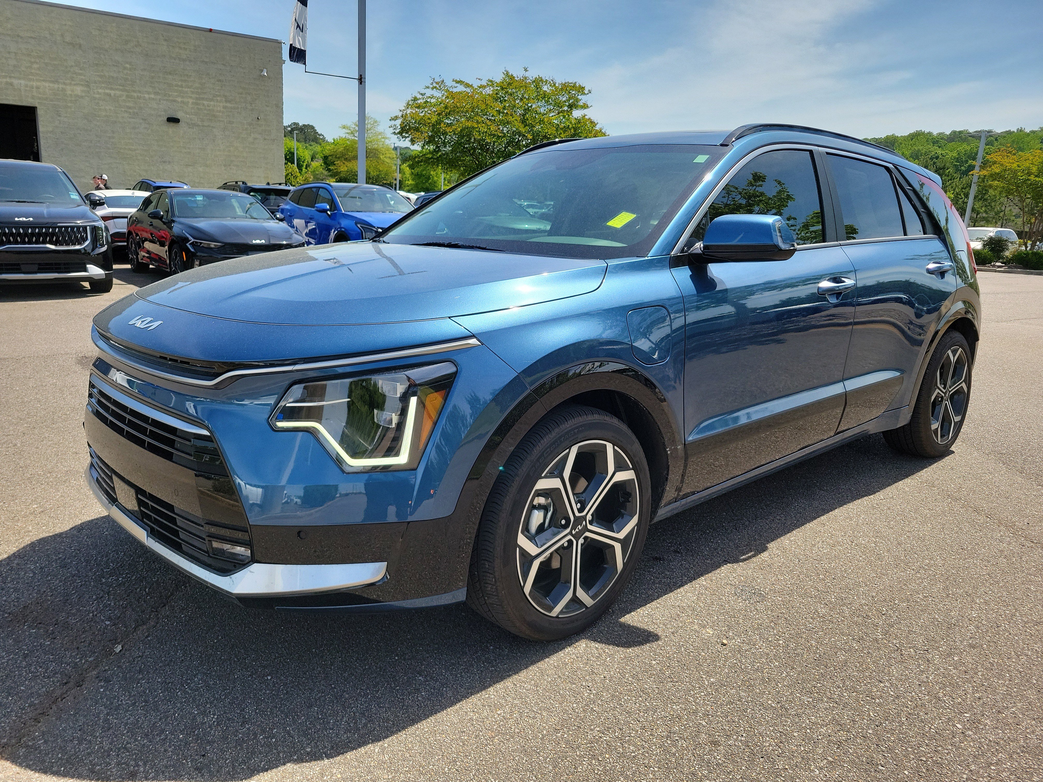 Used 2024 Kia Niro SX Touring image 21