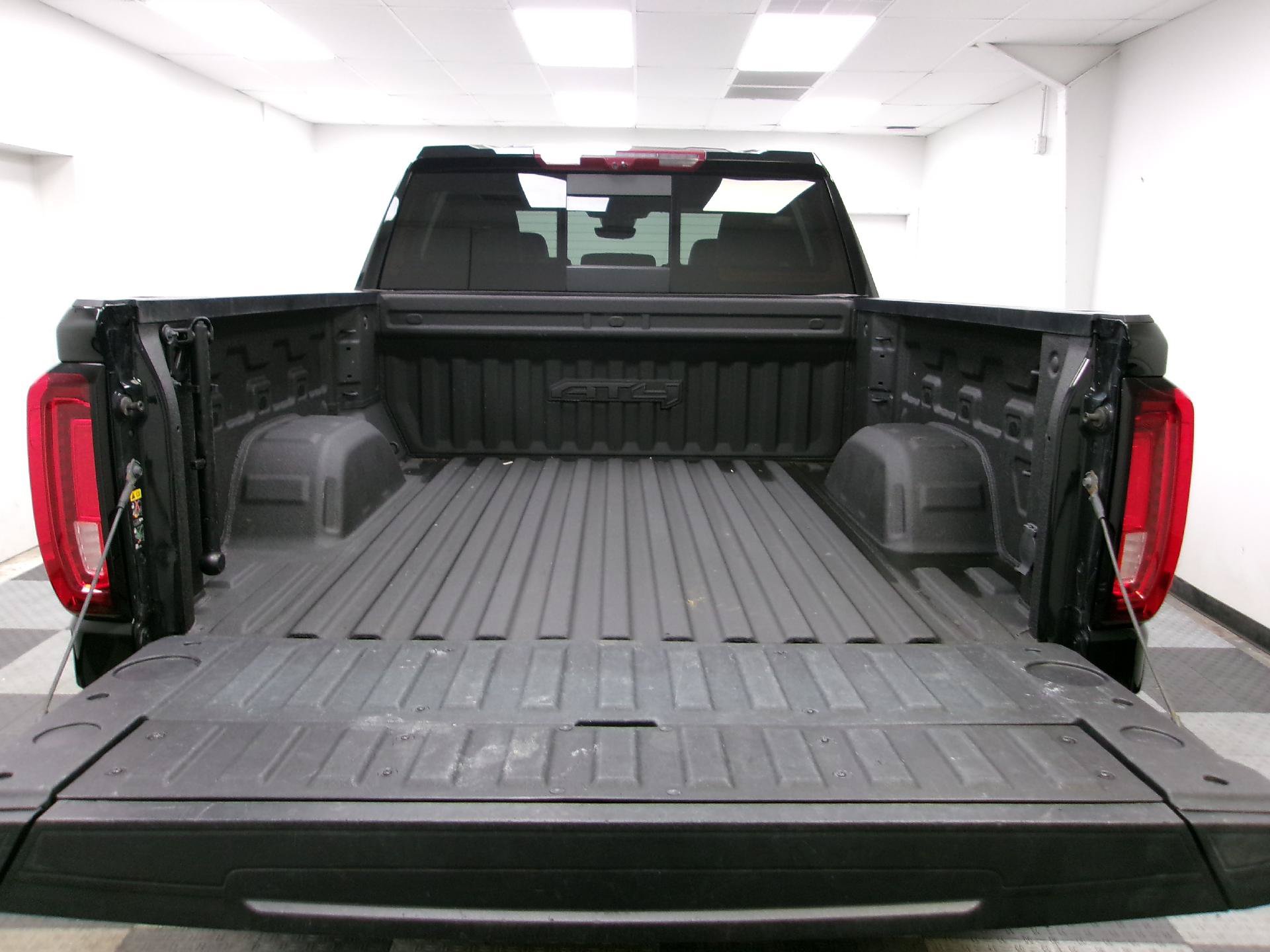 Used 2024 GMC Sierra 1500 AT4 w/ Technology Package AWD/4WD image 12