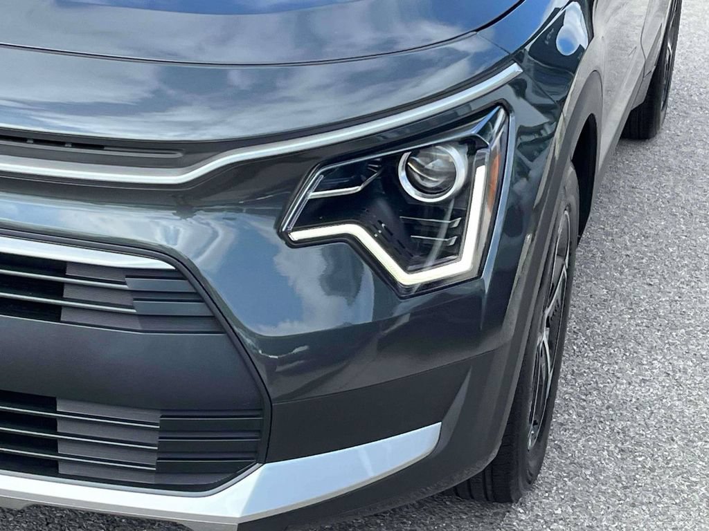 Certified 2025 Kia Niro EX FWD image 35