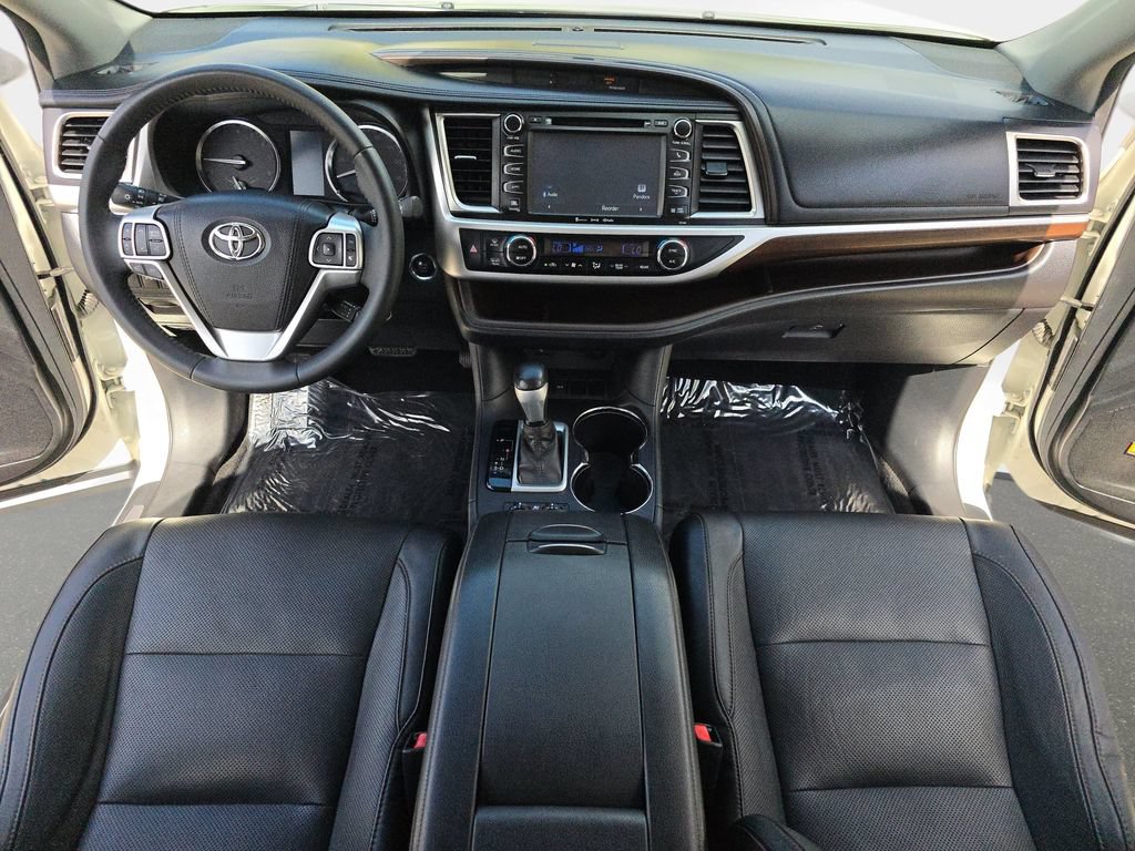 Used 2016 Toyota Highlander Limited w/ Preferred Accessory Package FWD image 10