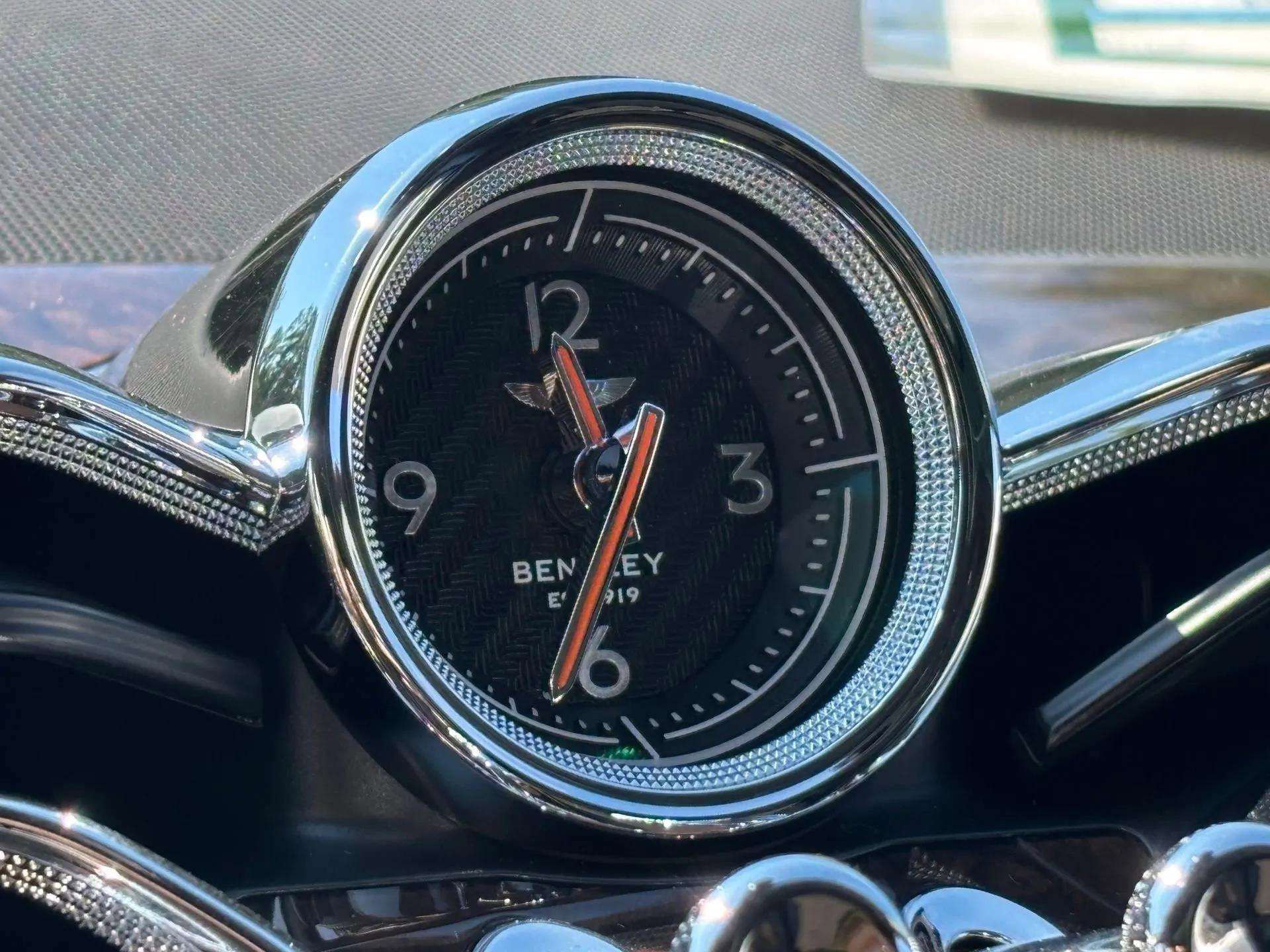 New 2025 Bentley Bentayga Extended Wheelbase image 57