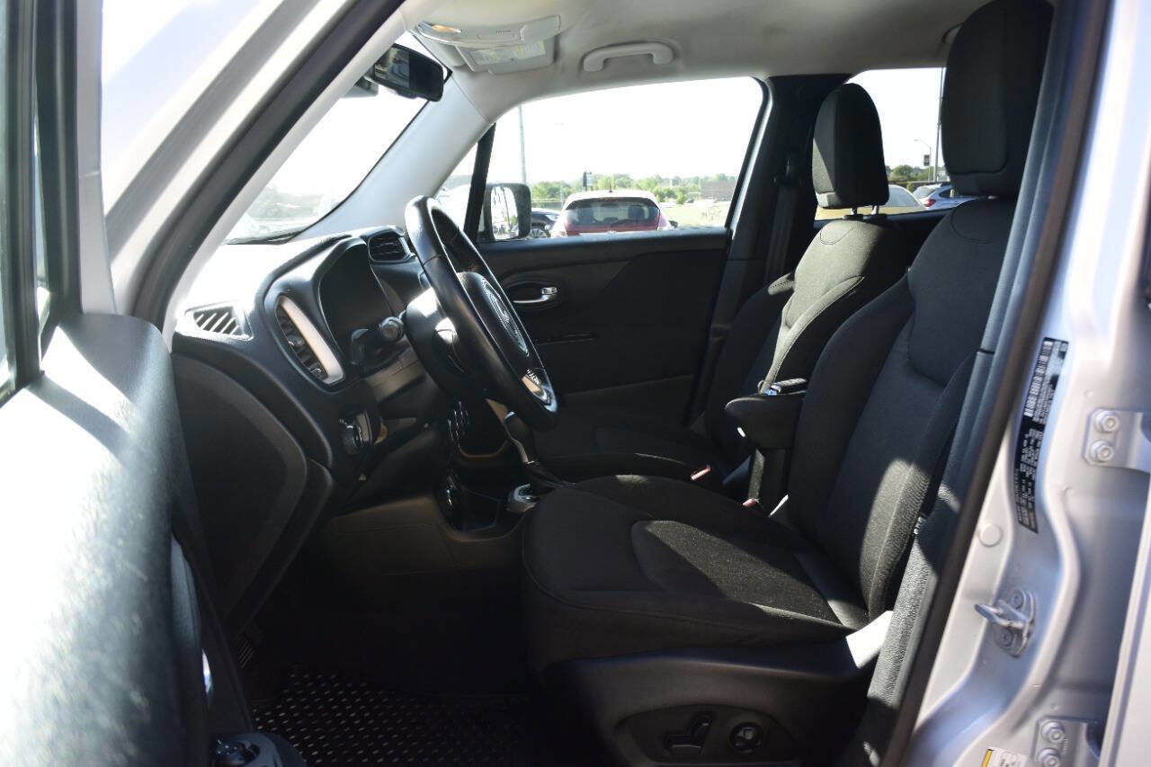 Used 2017 Jeep Renegade Latitude w/ Popular Equipment Group image 13