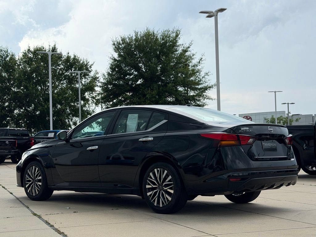 Used 2025 Nissan Altima 2.5 SV FWD image 6