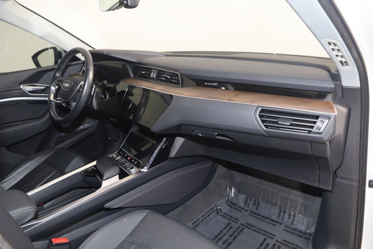 Used 2020 Audi e-tron Premium Plus AWD/4WD image 38