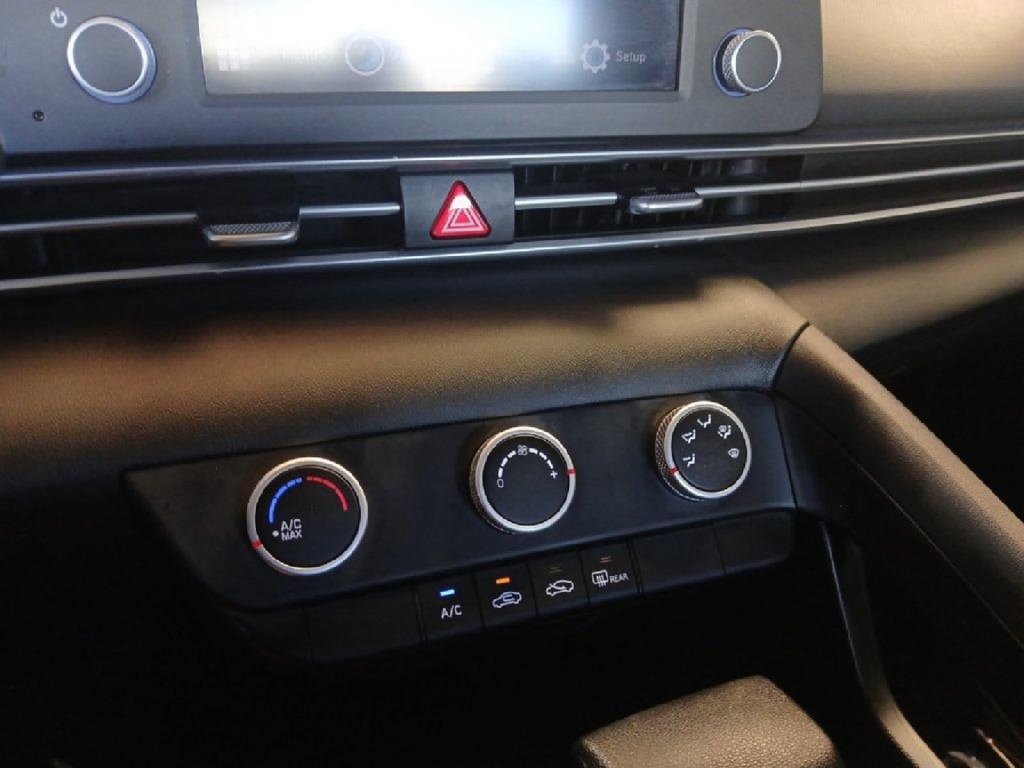 Used 2024 Hyundai Elantra SE FWD image 22