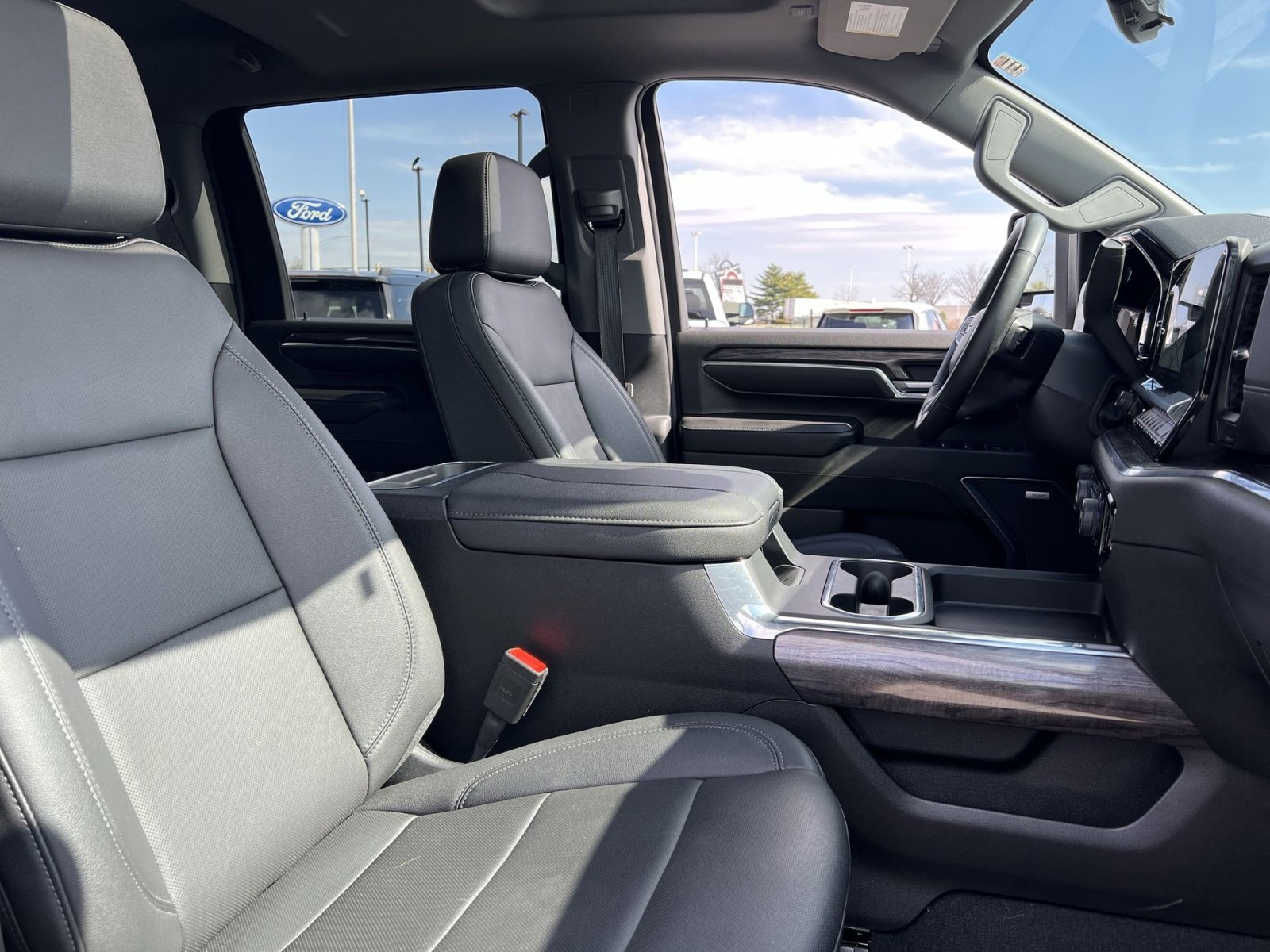 Used 2024 Chevrolet Silverado 2500 LTZ w/ LTZ Plus Package image 27