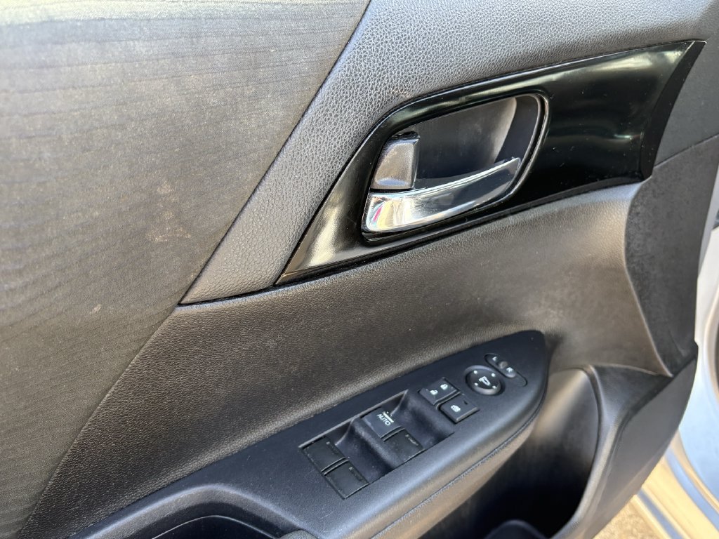 Used 2017 Honda Accord LX image 11