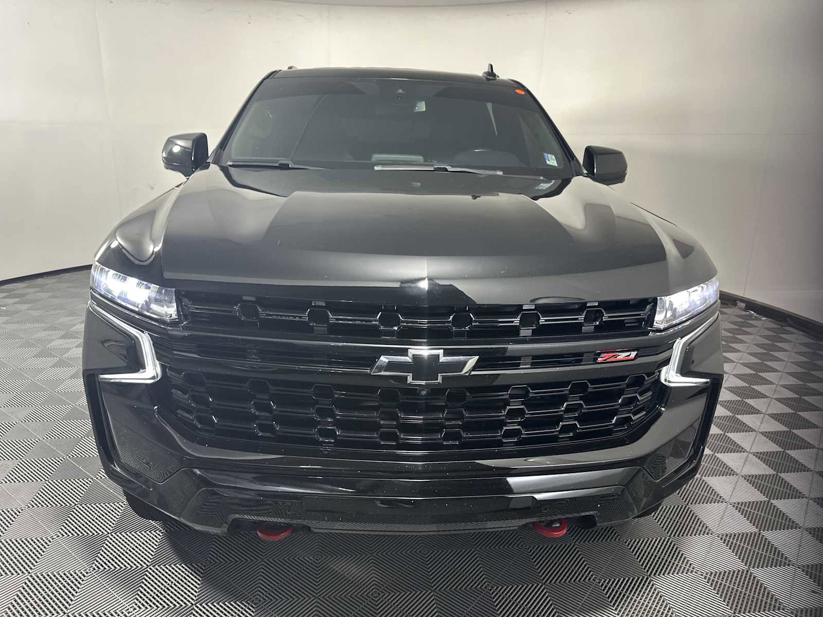 Used 2023 Chevrolet Tahoe Z71 w/ Luxury Package image 2