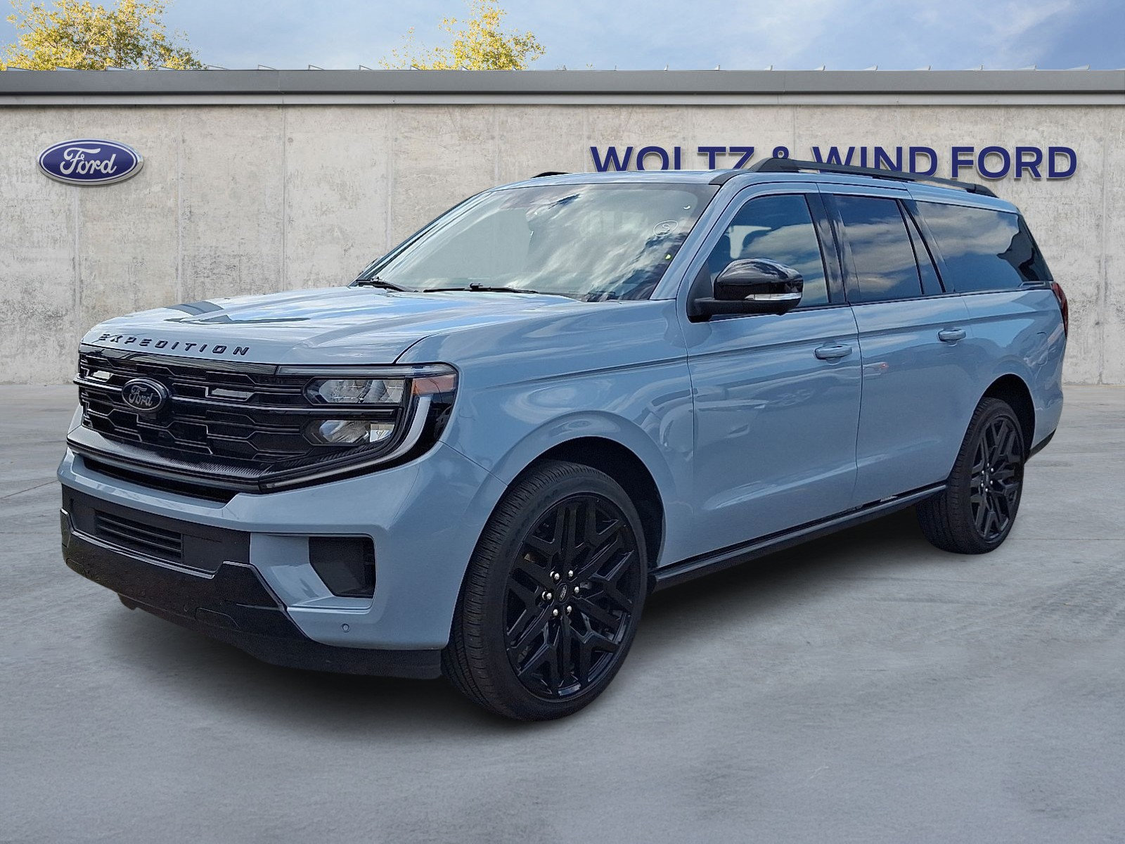 Used 2026 Ford Expedition Max Platinum w/ Stealth Performance Package AWD/4WD image 3