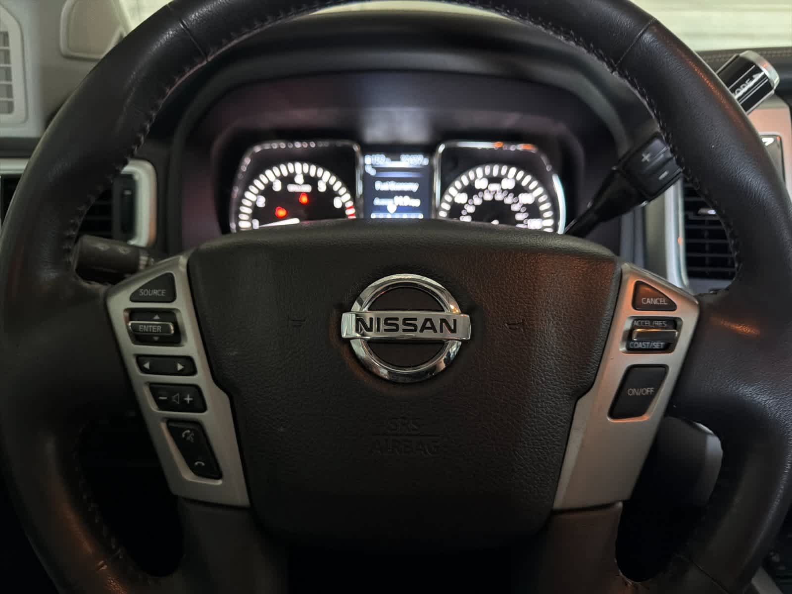 Used 2017 Nissan Titan SL RWD image 24