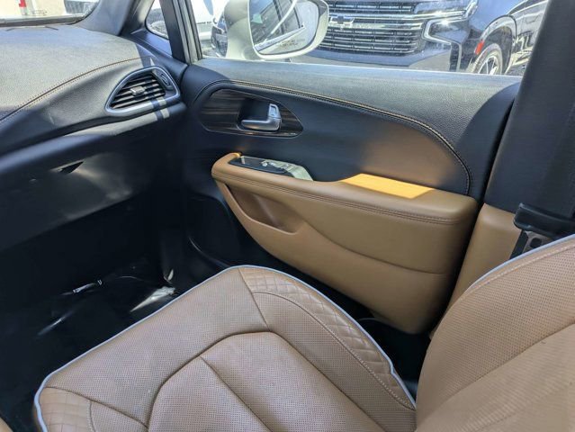 Used 2021 Chrysler Pacifica Pinnacle AWD/4WD image 19
