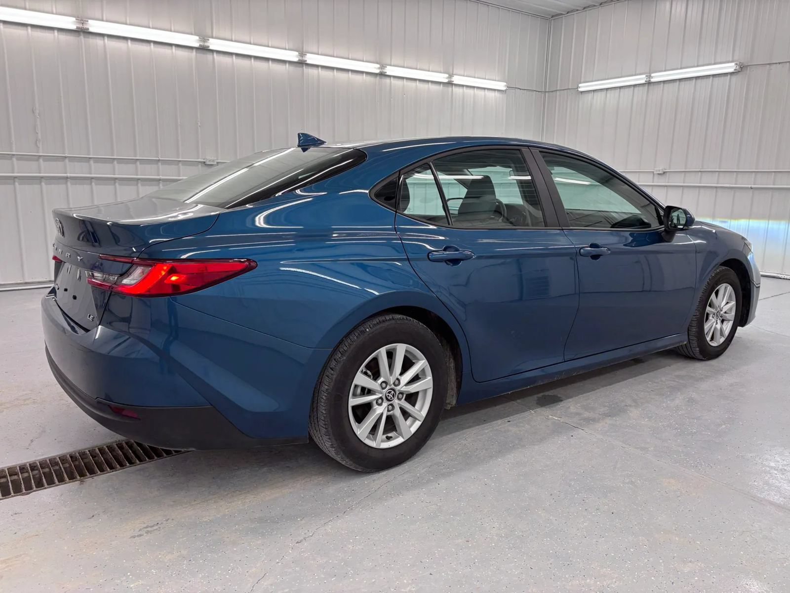 Used 2026 Toyota Camry LE w/ Convenience Package FWD image 6