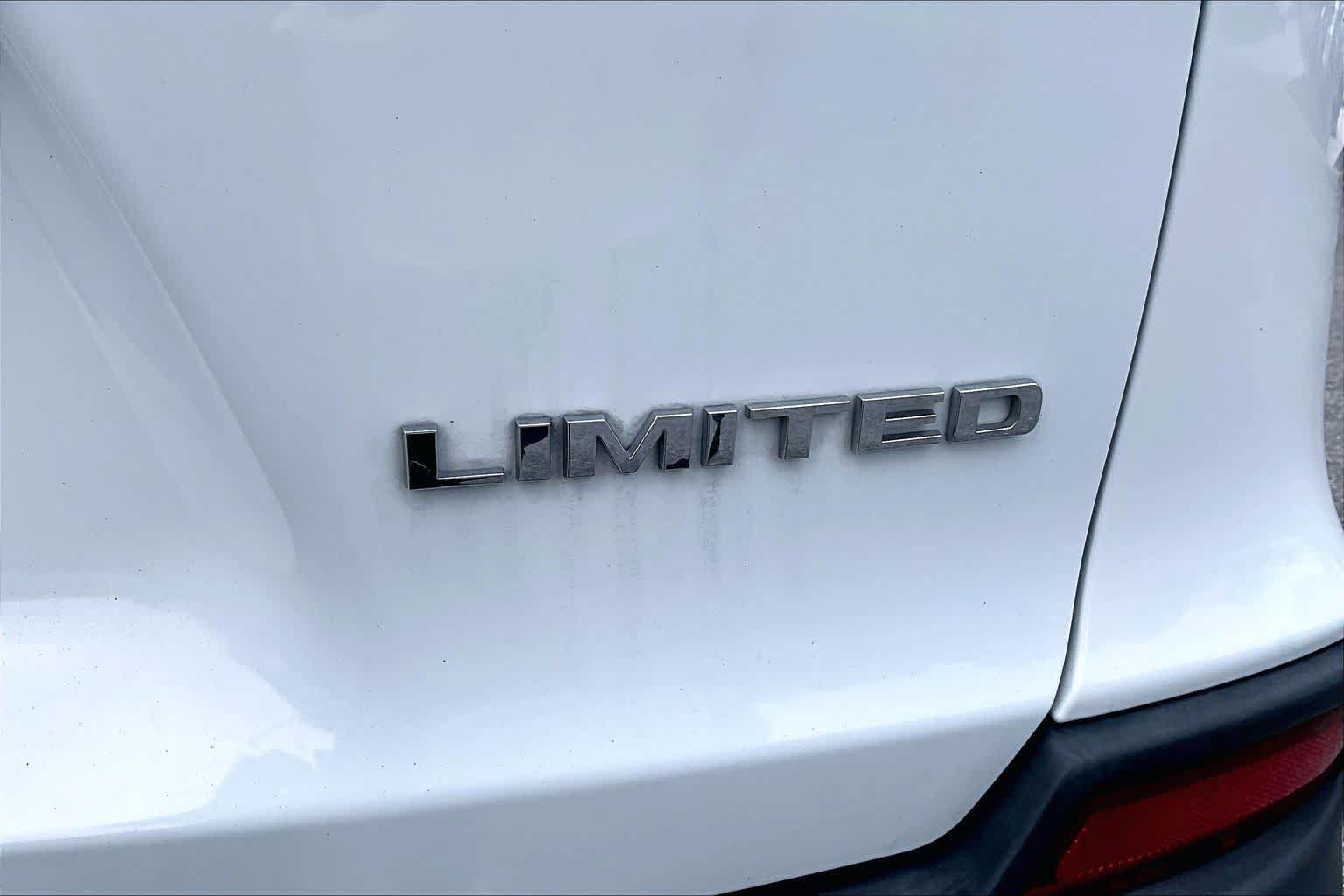 Used 2019 Jeep Cherokee Limited w/ Technology Group FWD image 10