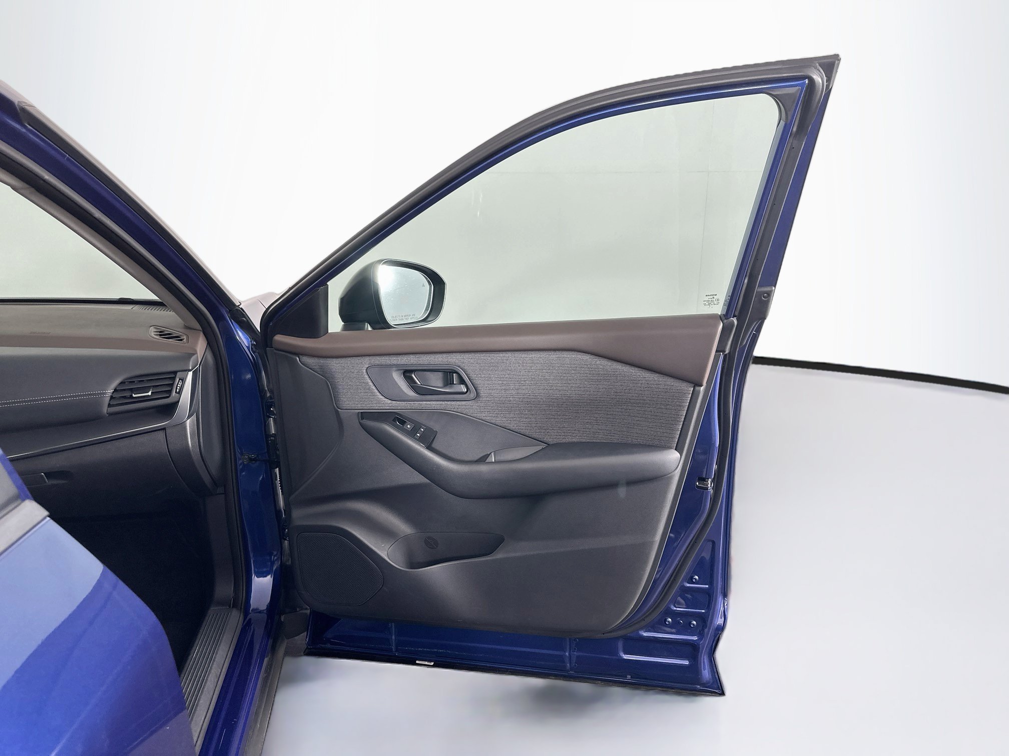 Used 2023 Nissan Rogue S FWD image 29