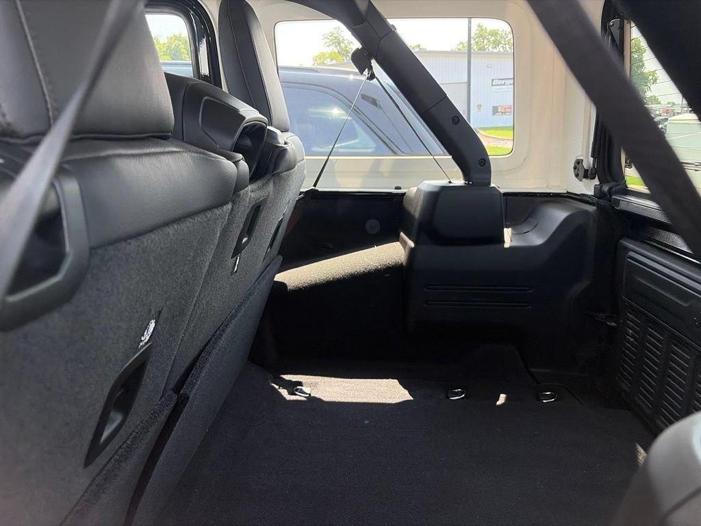 Used 2024 Jeep Wrangler Unlimited Sahara AWD/4WD image 10