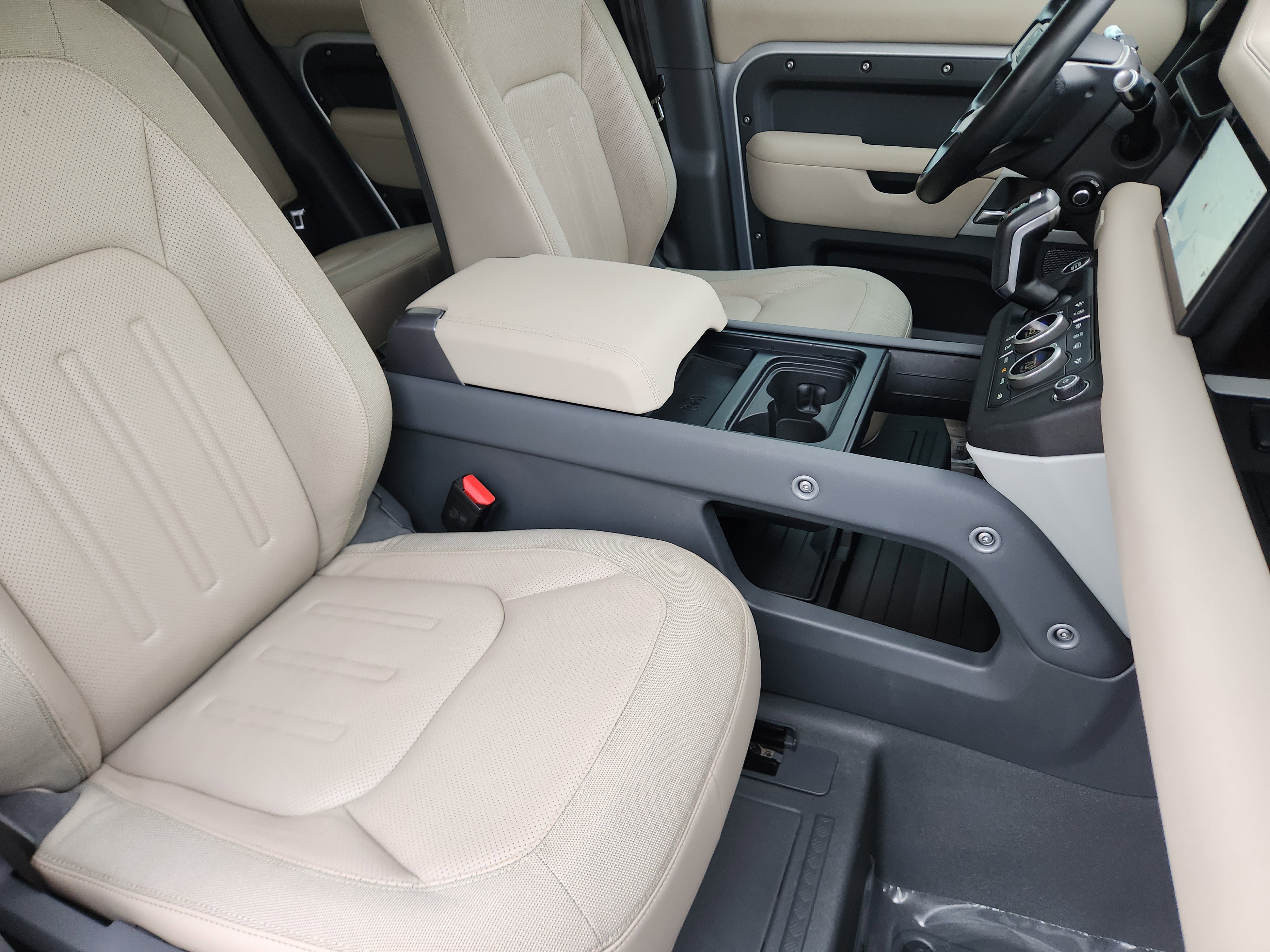 Used 2021 Land Rover Defender 110 SE image 12