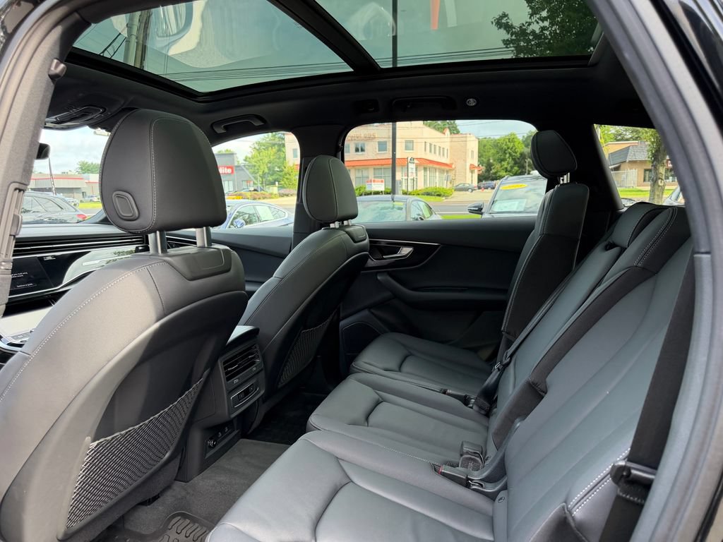 Used 2025 Audi Q7 2.0T Premium w/ Convenience Plus Package AWD/4WD image 27