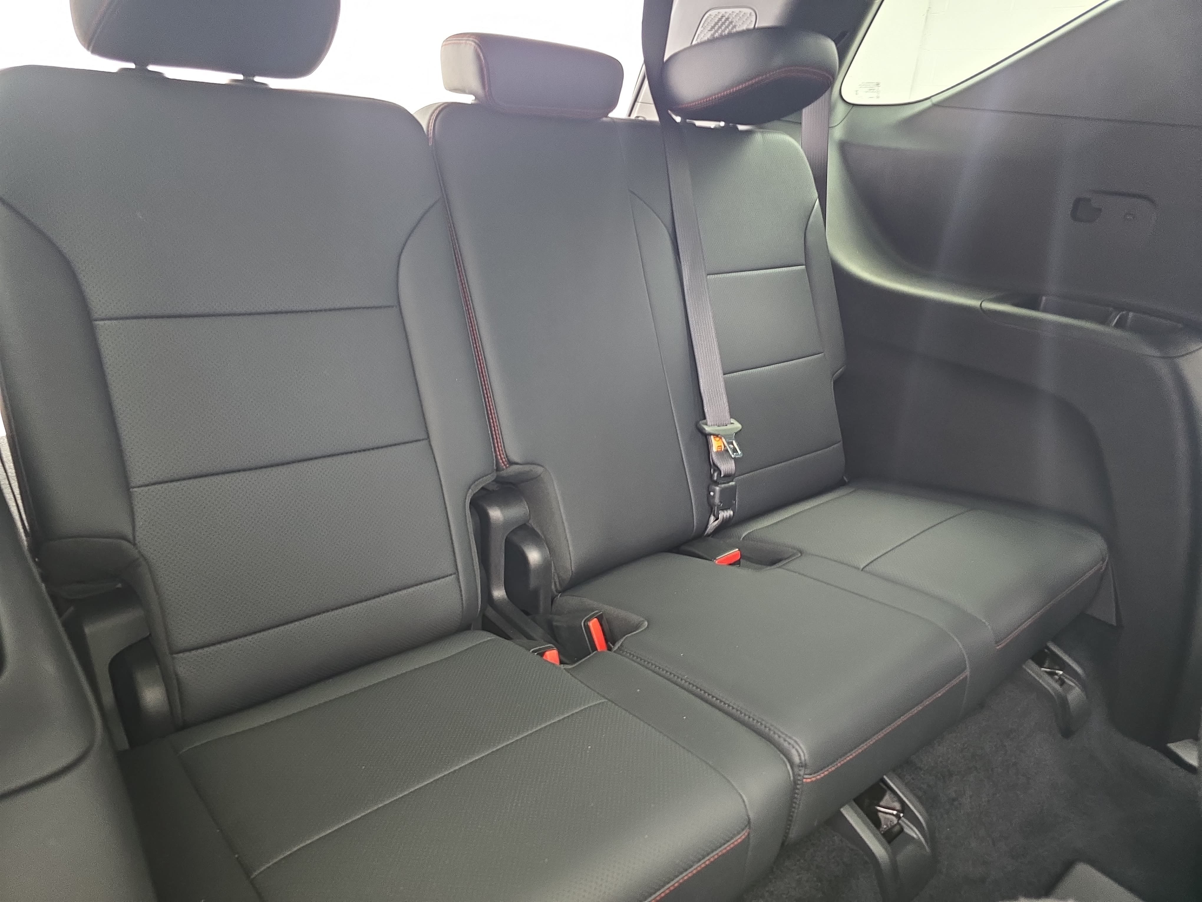 Used 2024 Chevrolet Traverse RS FWD image 12