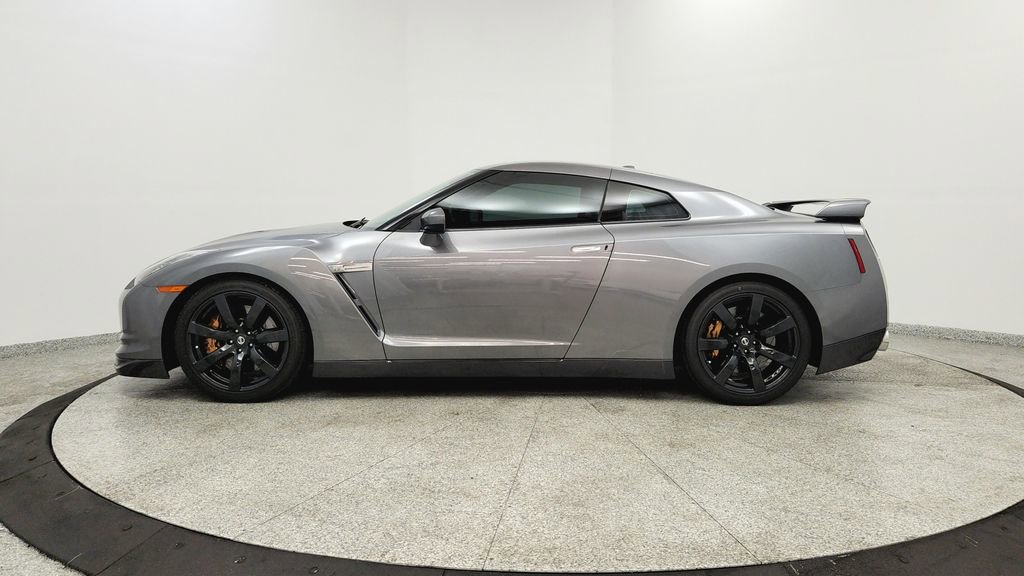 Used 2009 Nissan GT-R Premium AWD/4WD image 2