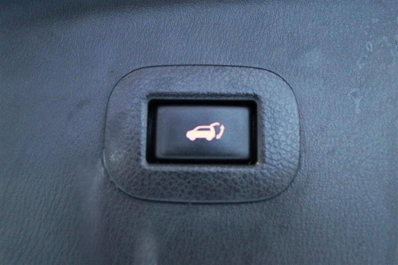 Used 2018 Nissan Armada Platinum w/ Interior Lighting Package image 36