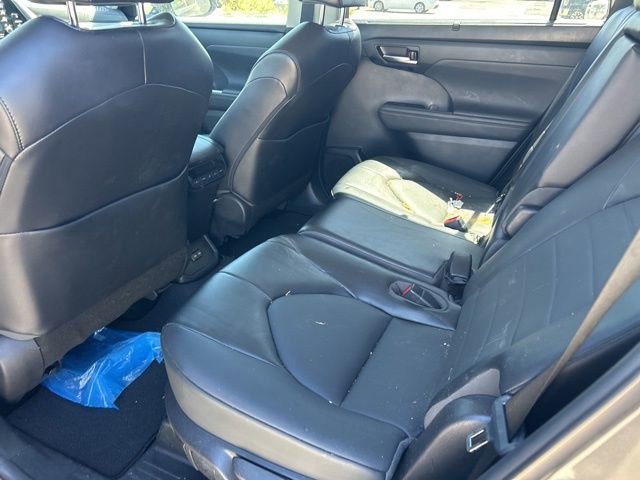 Used 2022 Toyota Highlander XLE image 24
