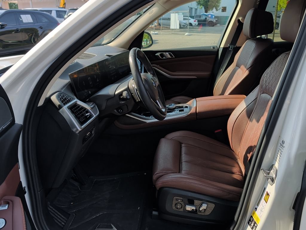 Used 2023 BMW X7 xDrive40i w/ Executive Package AWD/4WD image 9
