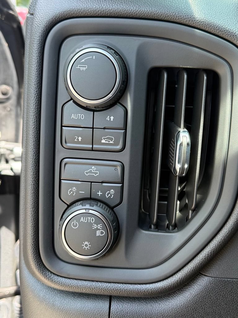 Used 2026 Chevrolet Silverado 1500 Custom w/ LPO, Dark Essentials Package AWD/4WD image 20