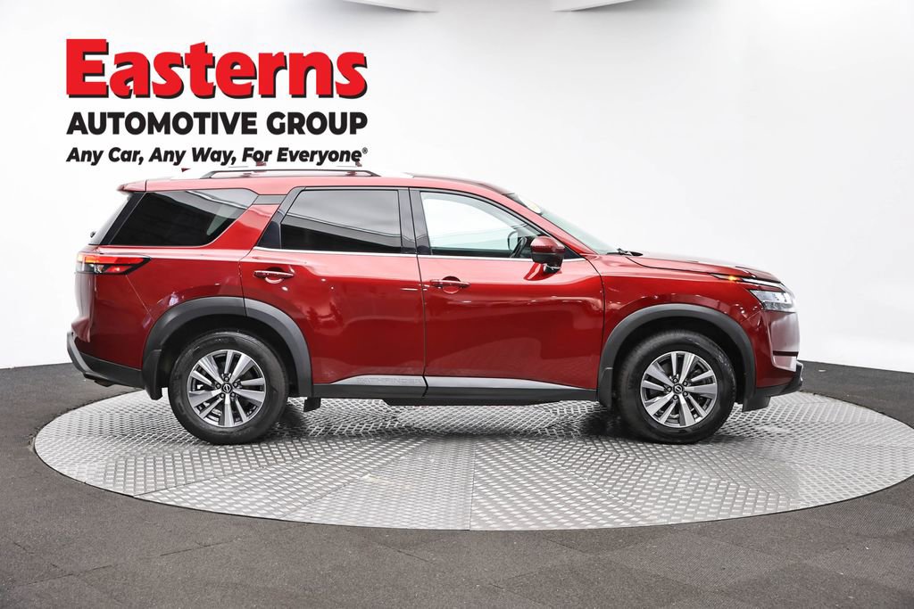 Used 2022 Nissan Pathfinder SL AWD/4WD image 4