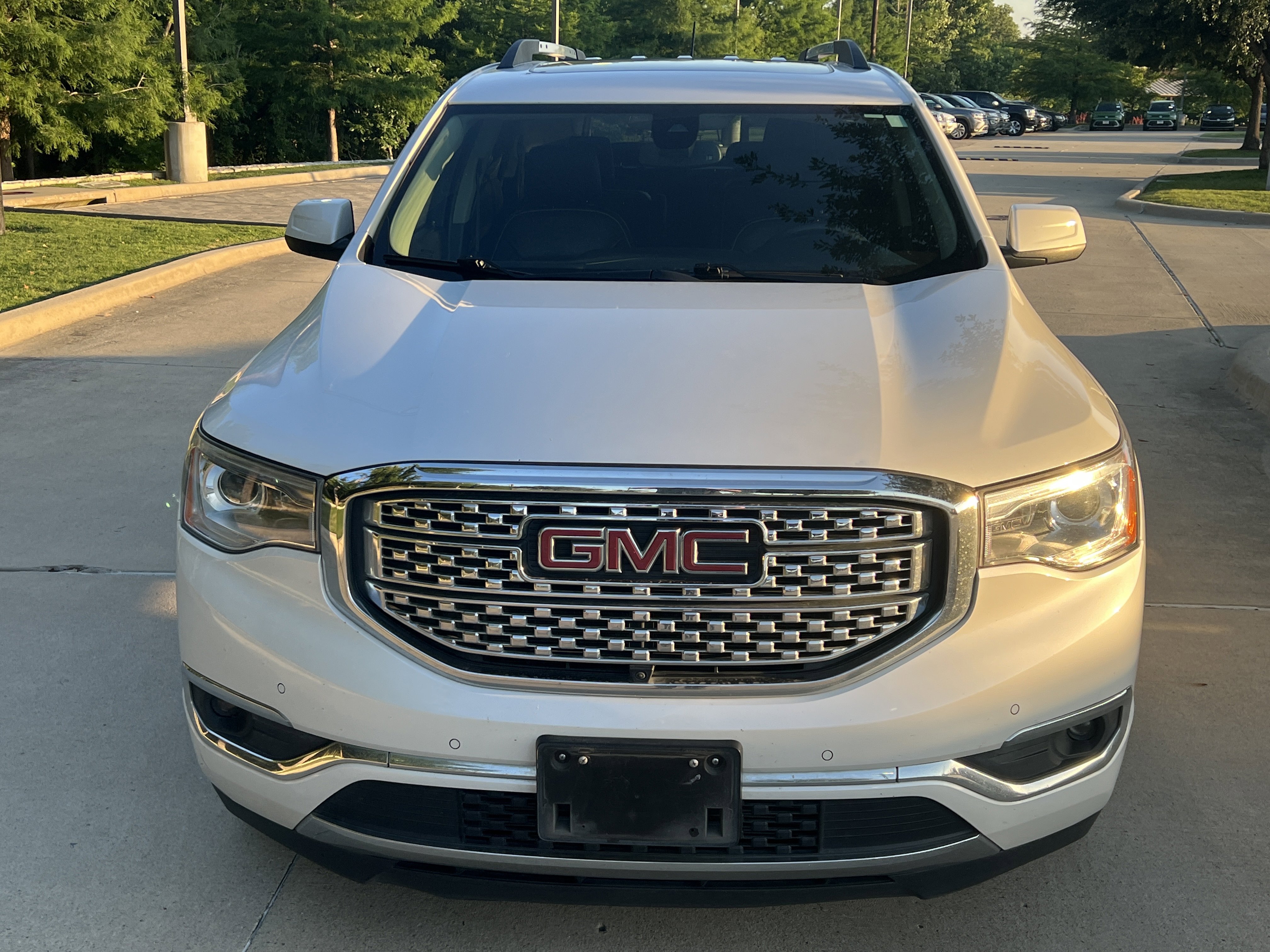 Used 2017 GMC Acadia Denali w/ Technology Package FWD image 3