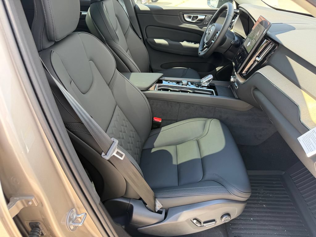 New 2026 Volvo XC60 T8 Plus w/ Protection Package Premier AWD/4WD image 9