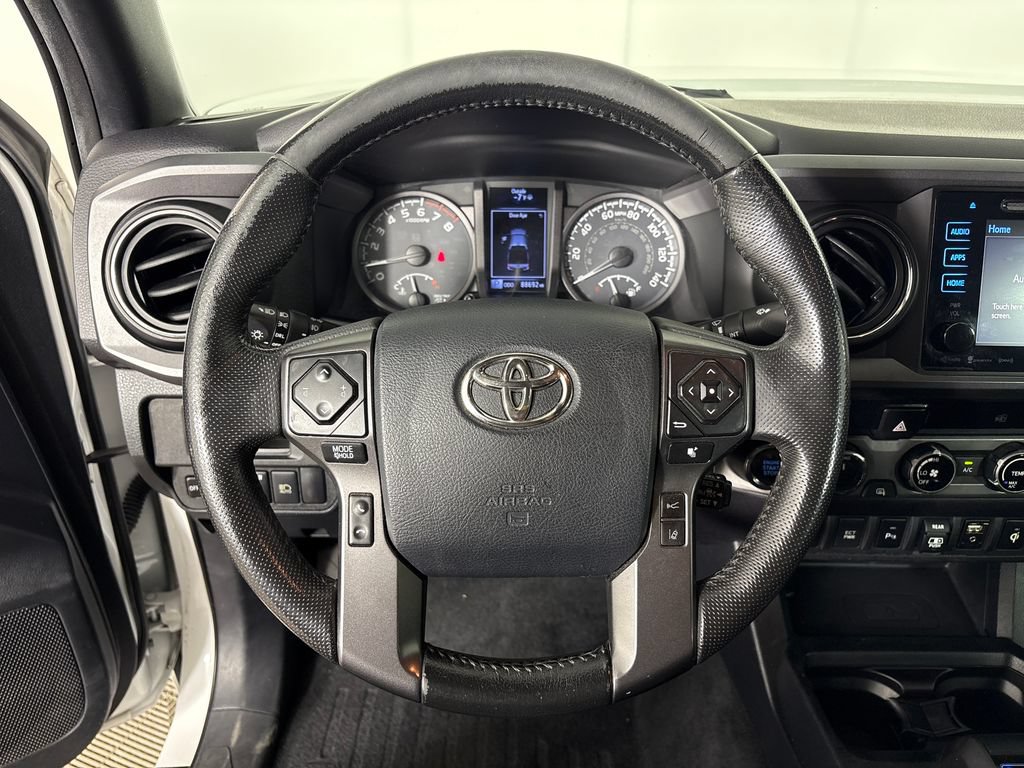 Used 2018 Toyota Tacoma TRD Off-Road w/ Technology Package AWD/4WD image 16