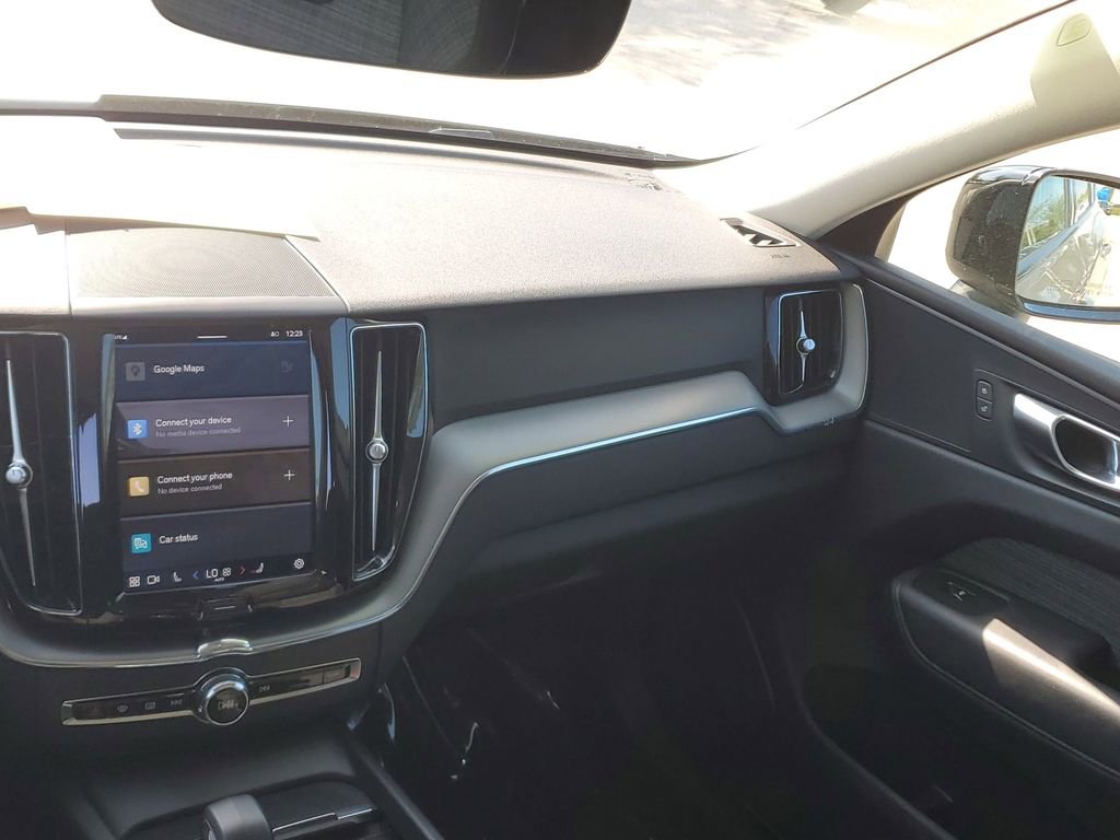 Used 2024 Volvo XC60 B5 Core image 21