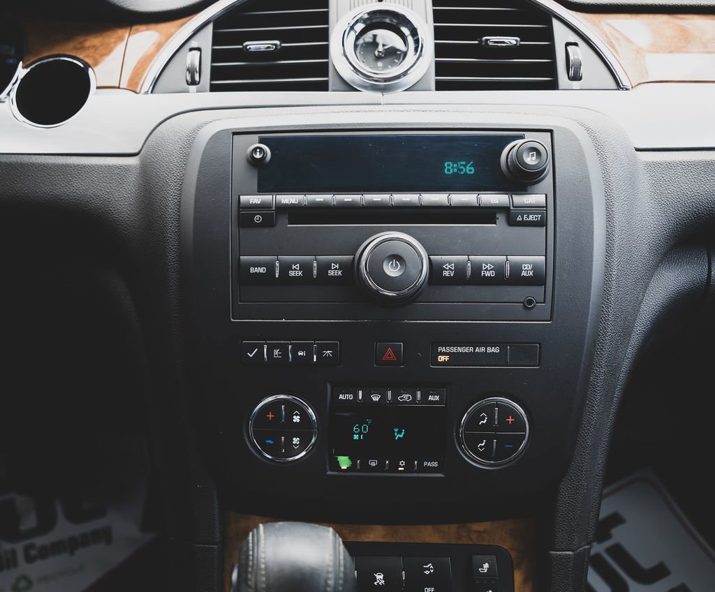 Used 2008 Buick Enclave CXL w/ Driver Confidence Package image 3