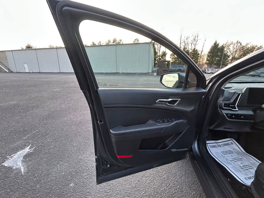 Used 2024 Kia Sportage LX image 18