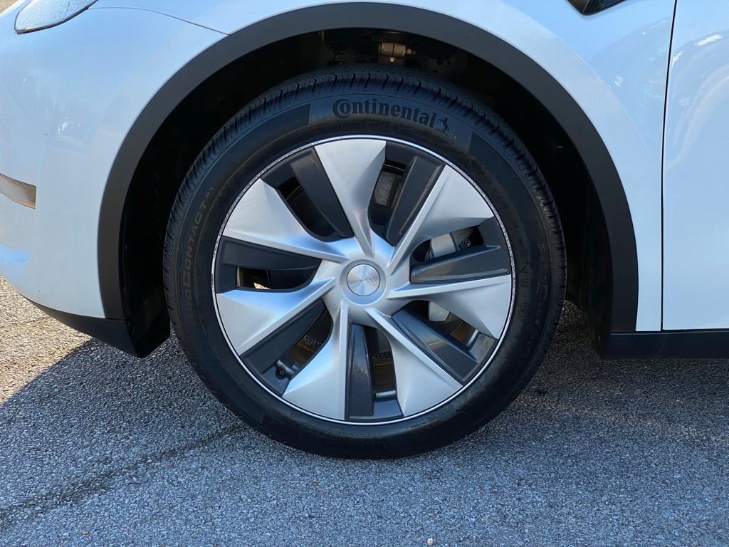 Used 2023 Tesla Model Y Long Range image 34