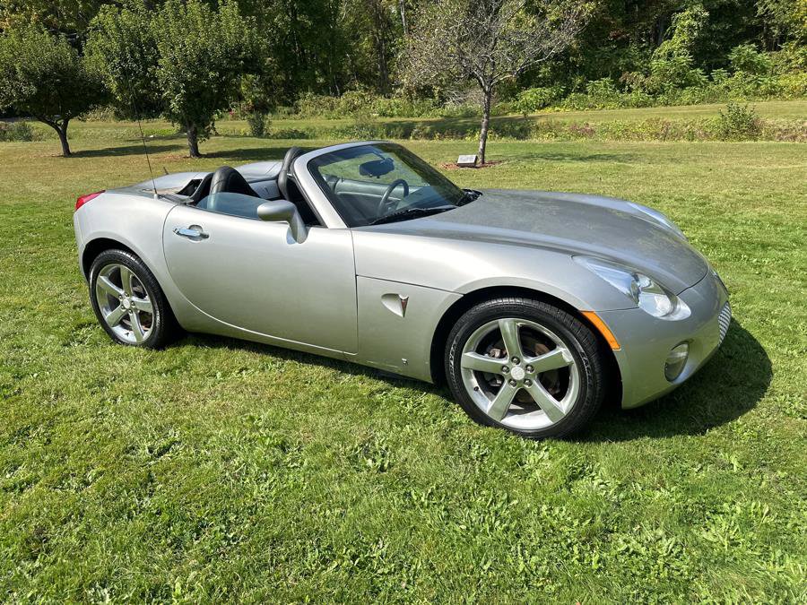 Used 2007 Pontiac Solstice Convertible w/ Premium Package image 1