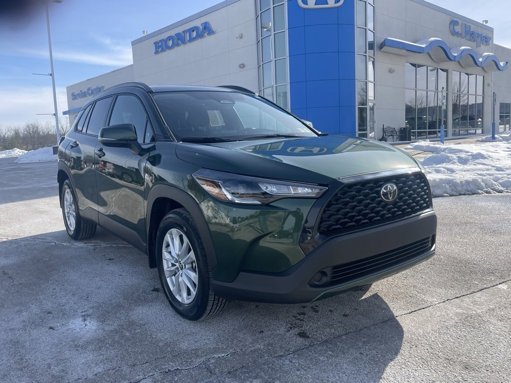 Used 2024 Toyota Corolla Cross LE image 1