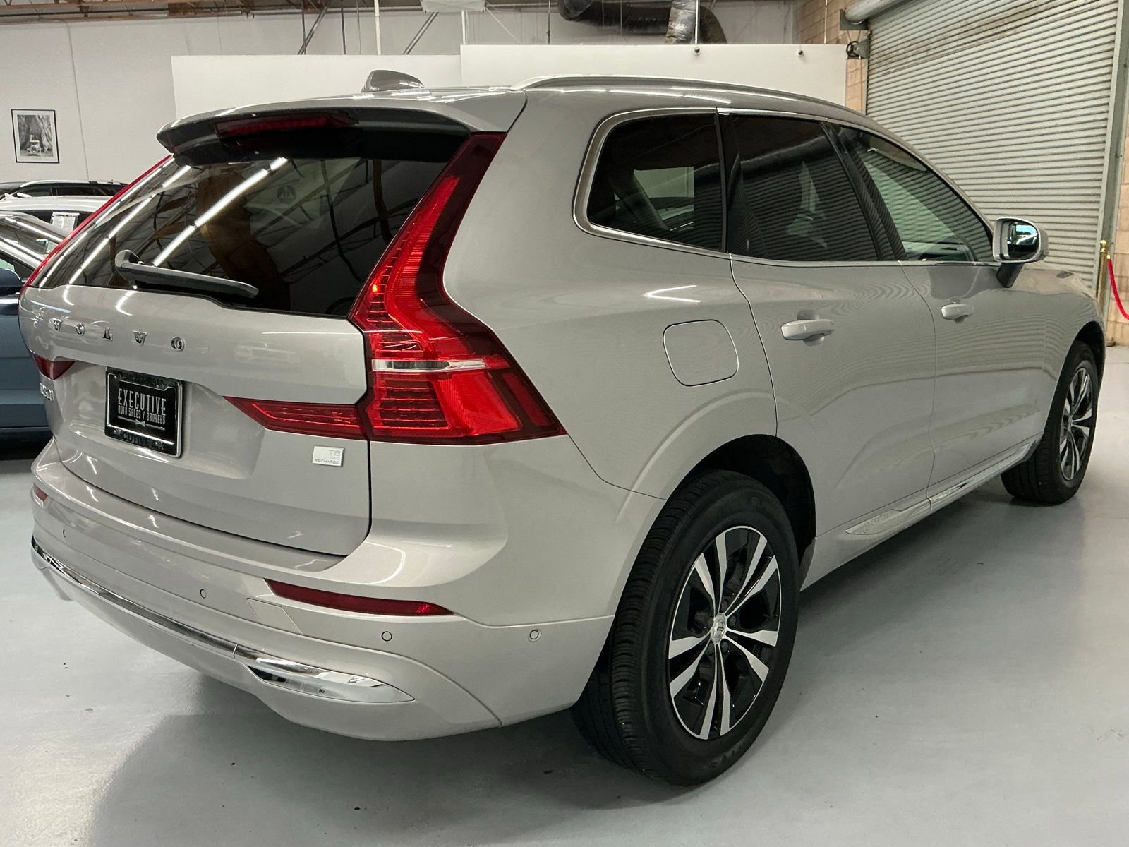 Used 2022 Volvo XC60 T8 Inscription Expression image 5