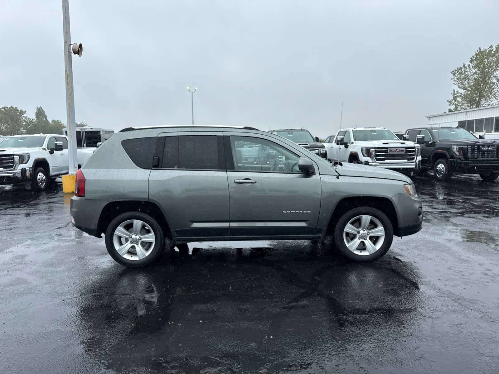 Used 2014 Jeep Compass Latitude FWD image 6