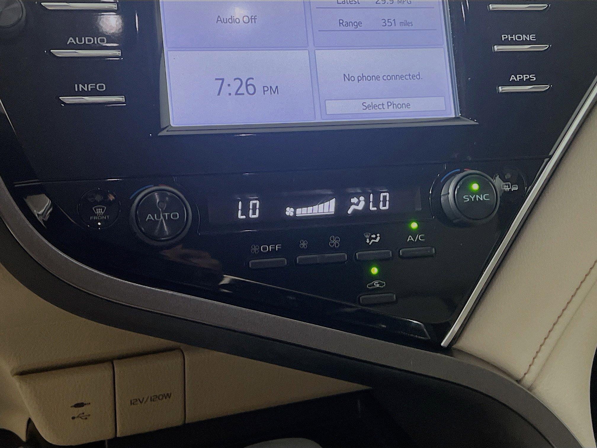 Used 2018 Toyota Camry XLE FWD image 26